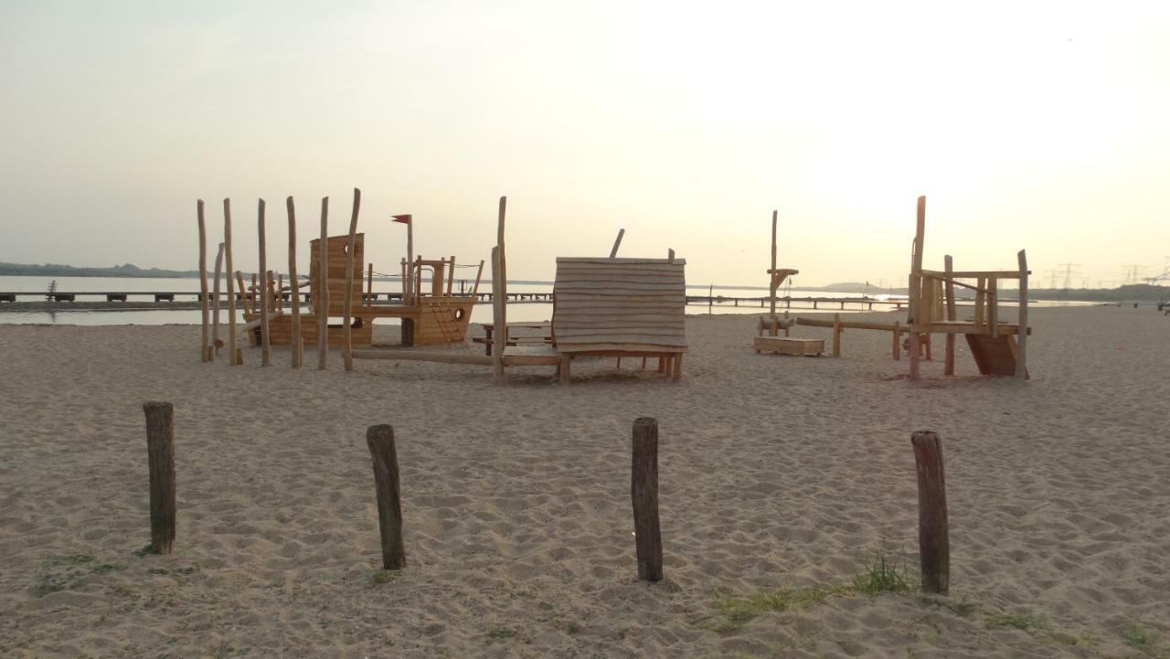 Beach Hotel Oostvoorne Ngoại thất bức ảnh